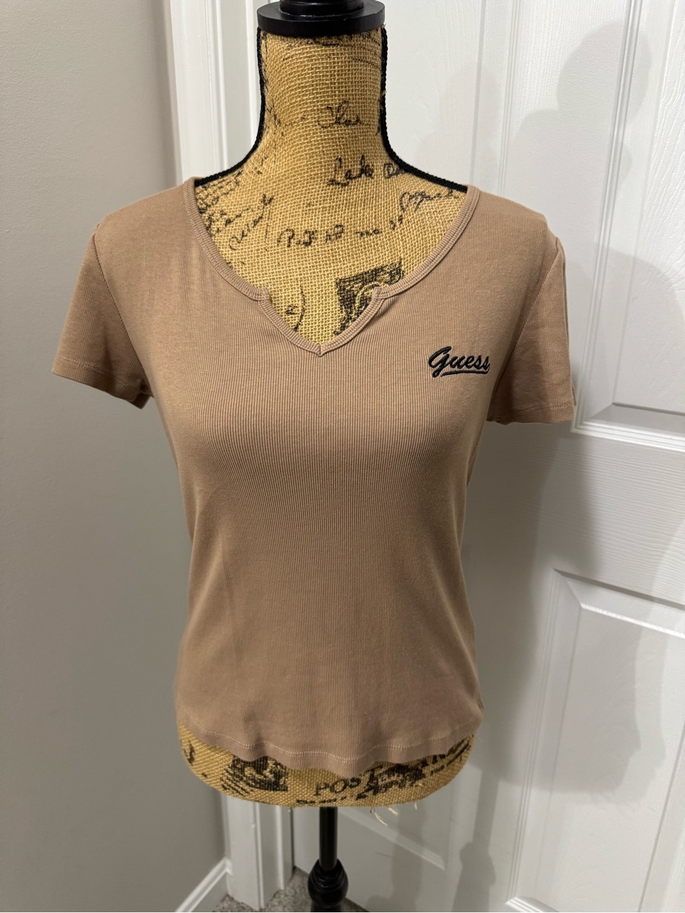 Guess Cropped Ribbed Tee - Picture 2 of 7